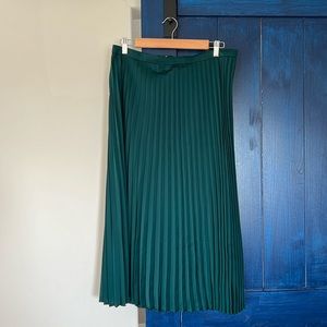 JCrew Womens Size 12 pleated winter green skirt. Never worn, tags still on.